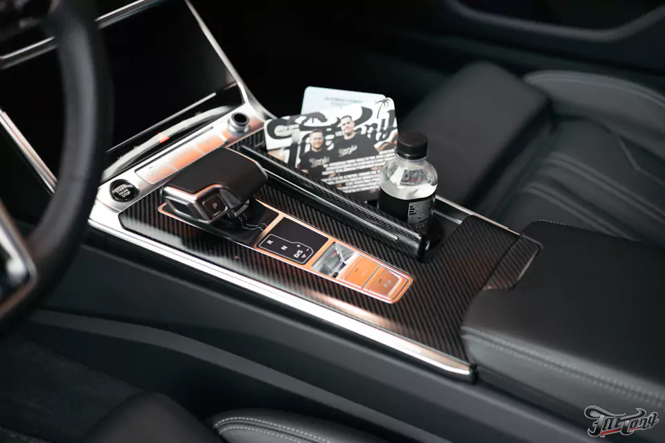 Классический карбон под матовым лаком в салоне Audi A7 и комплекс детейлинг-услуг